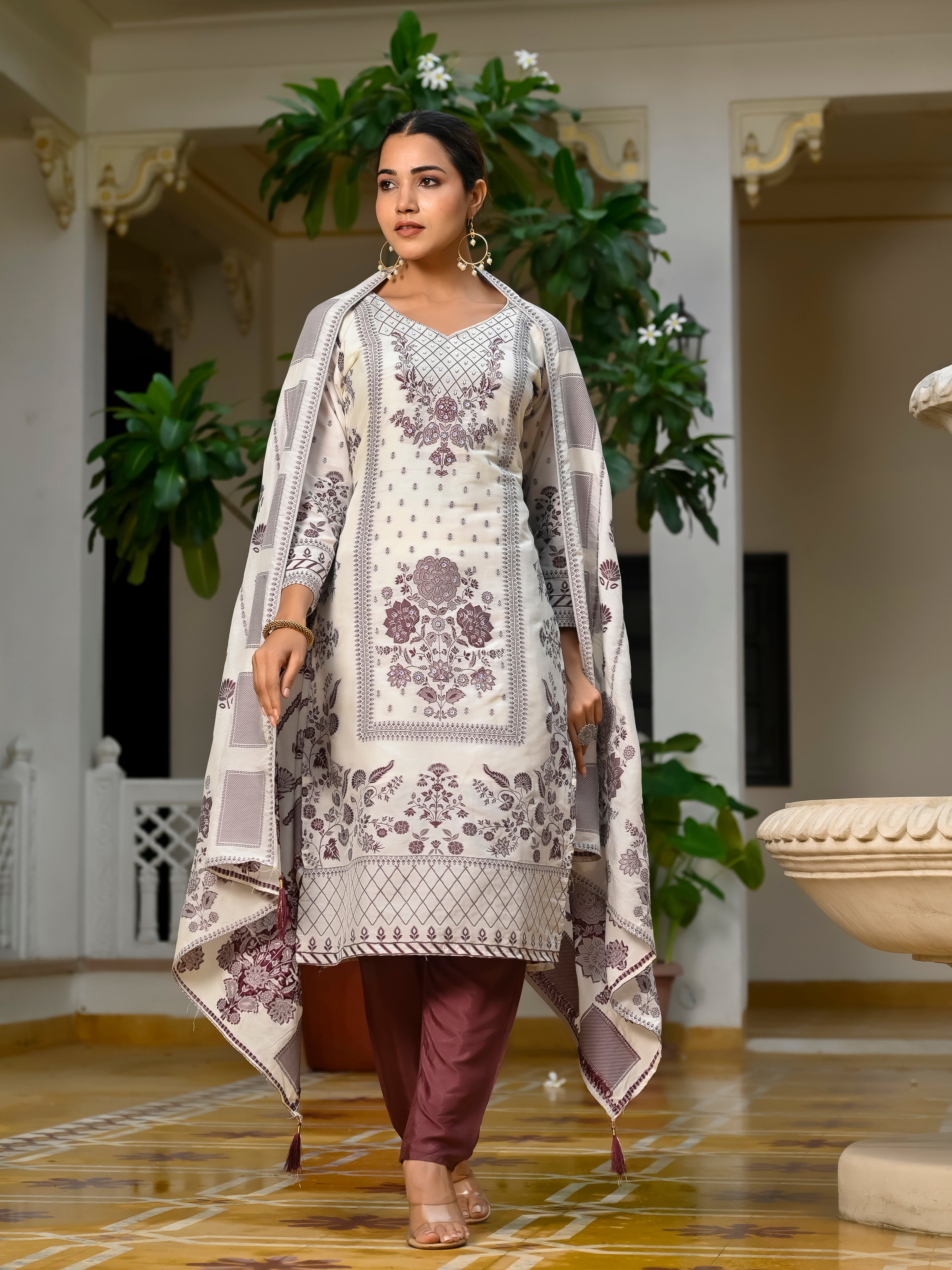 Top Fabric- Viscose Muslin Jequred With Handwork Bottom- Viscose Santton Duptta- Viscose Muslin Jequred Duptta Inner- Cotton