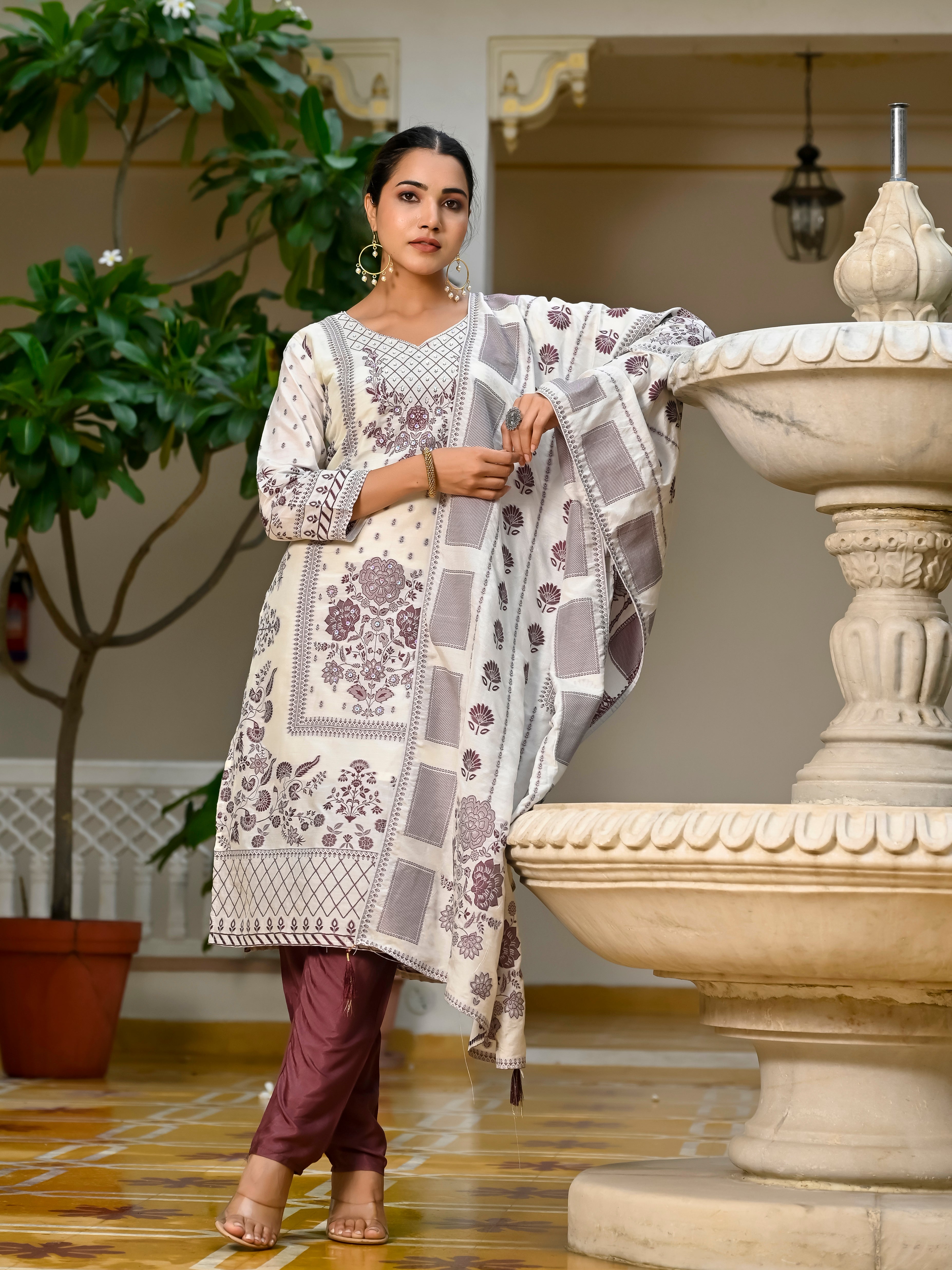 Top Fabric- Viscose Muslin Jequred With Handwork Bottom- Viscose Santton Duptta- Viscose Muslin Jequred Duptta Inner- Cotton