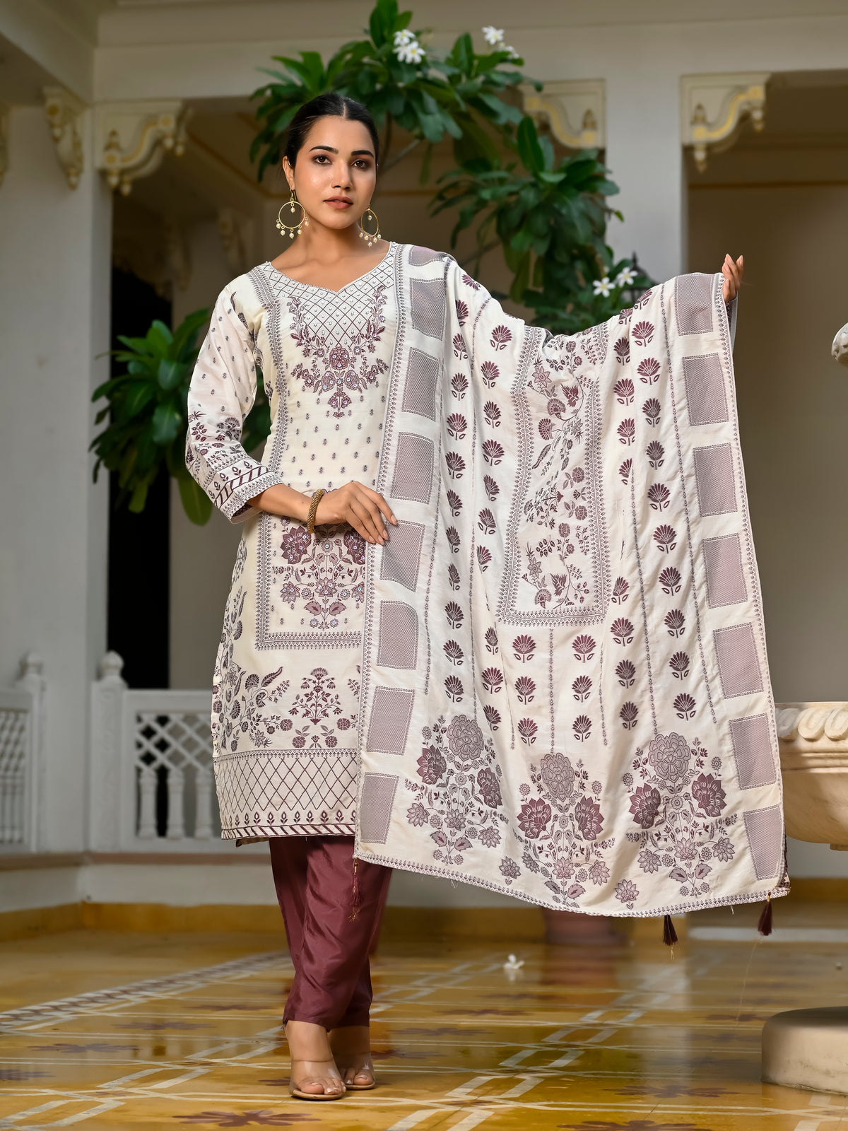 Top Fabric- Viscose Muslin Jequred With Handwork Bottom- Viscose Santton Duptta- Viscose Muslin Jequred Duptta Inner- Cotton