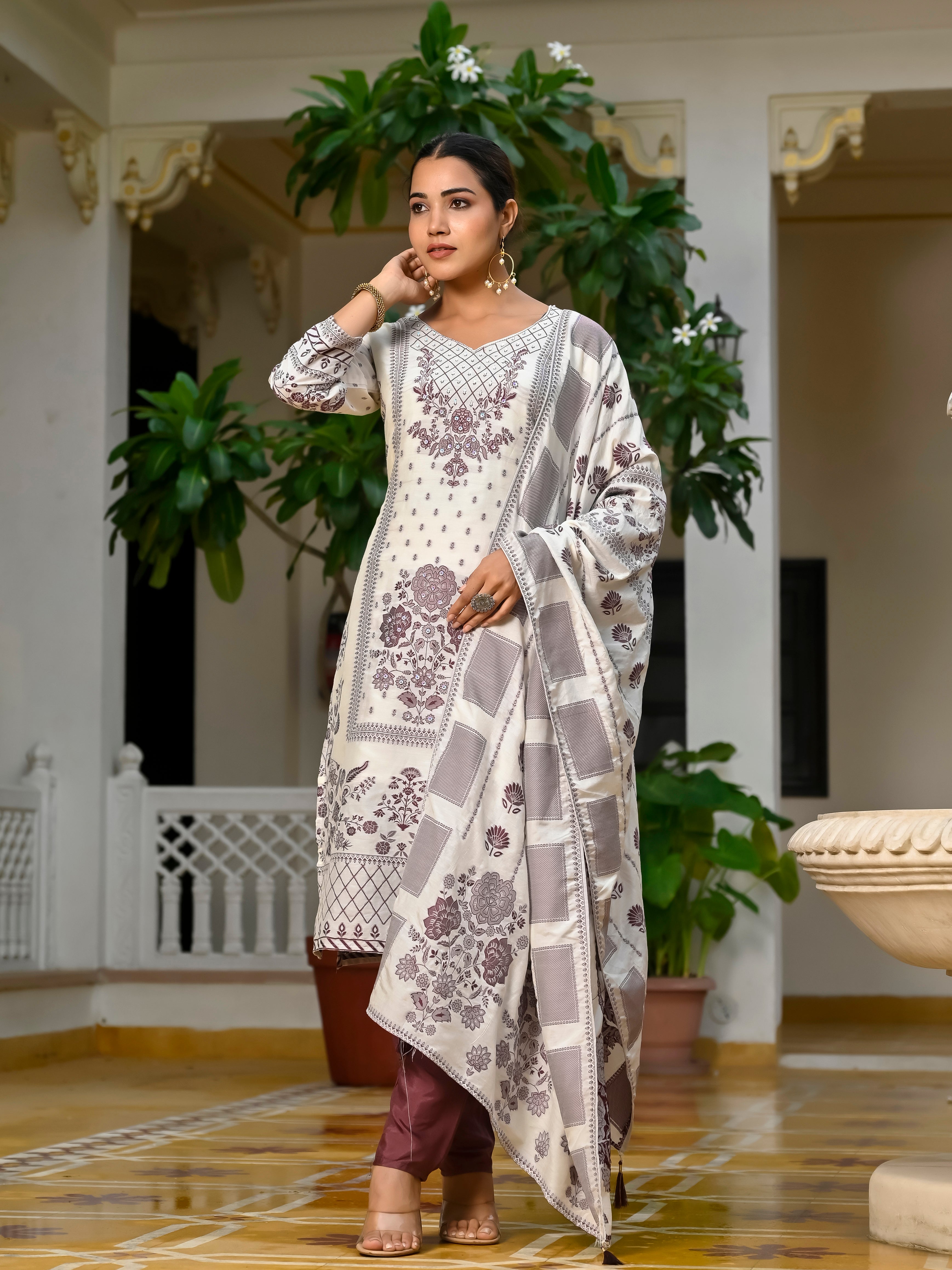 Top Fabric- Viscose Muslin Jequred With Handwork Bottom- Viscose Santton Duptta- Viscose Muslin Jequred Duptta Inner- Cotton