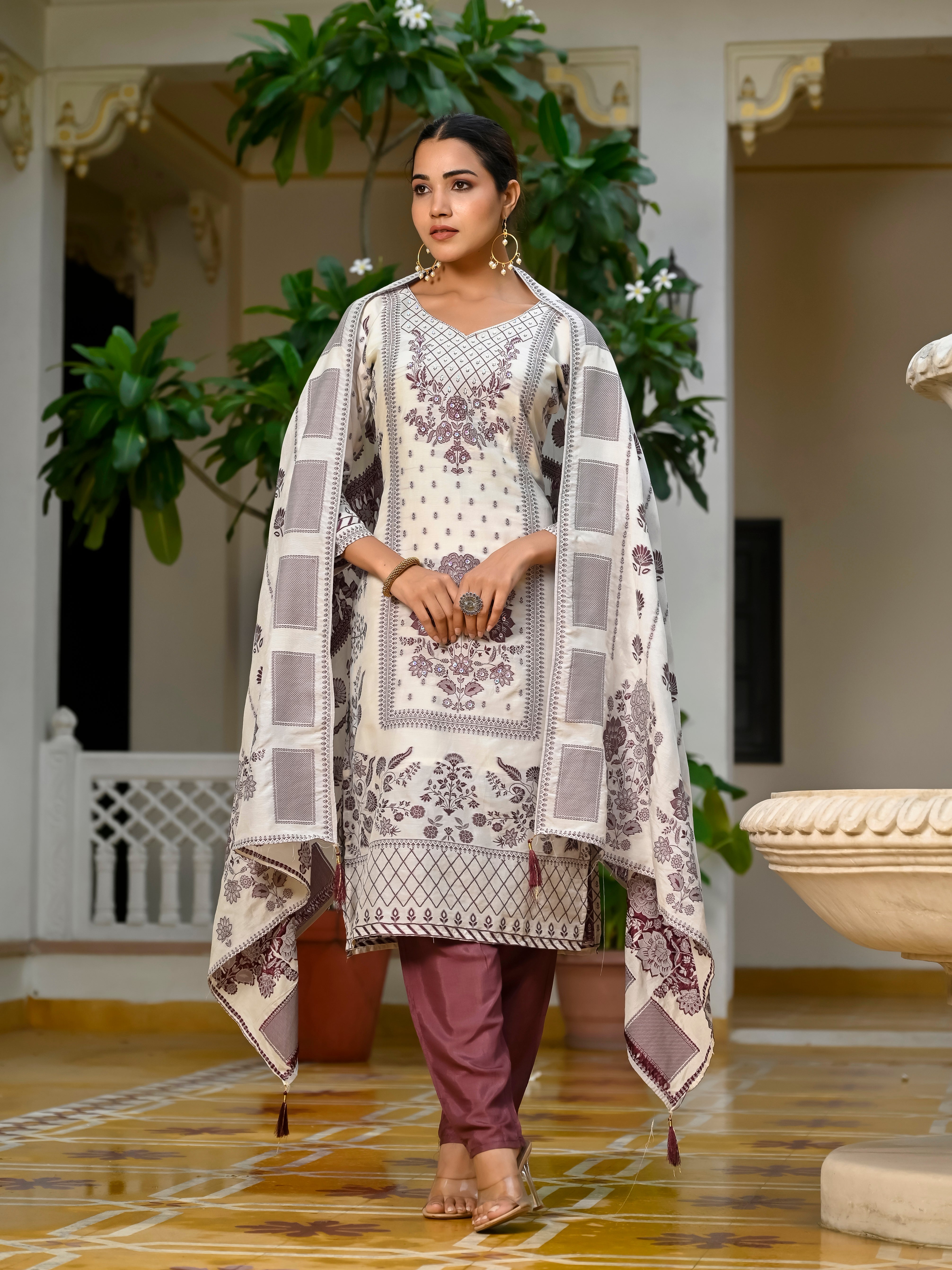 Top Fabric- Viscose Muslin Jequred With Handwork Bottom- Viscose Santton Duptta- Viscose Muslin Jequred Duptta Inner- Cotton