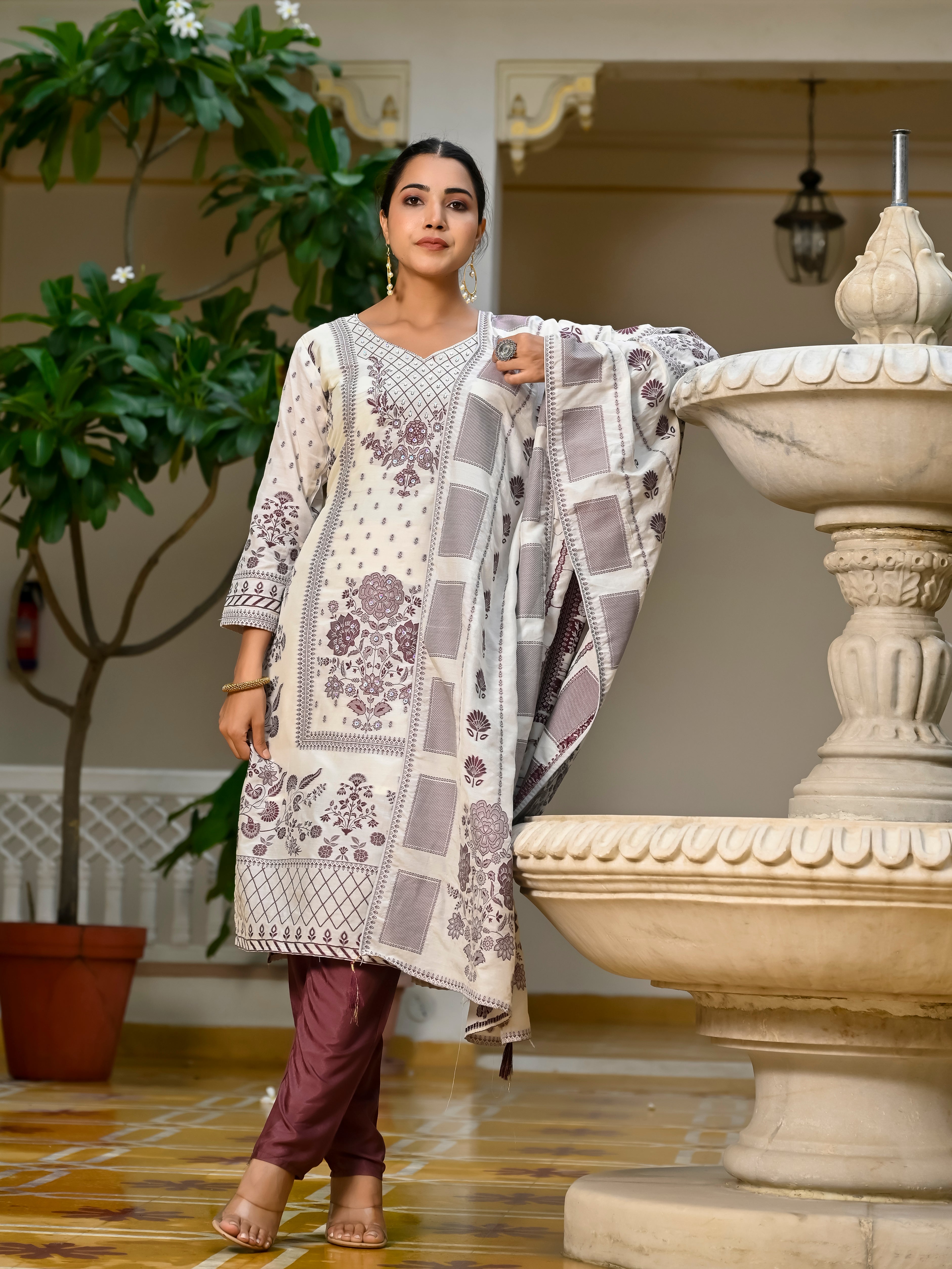 Top Fabric- Viscose Muslin Jequred With Handwork Bottom- Viscose Santton Duptta- Viscose Muslin Jequred Duptta Inner- Cotton