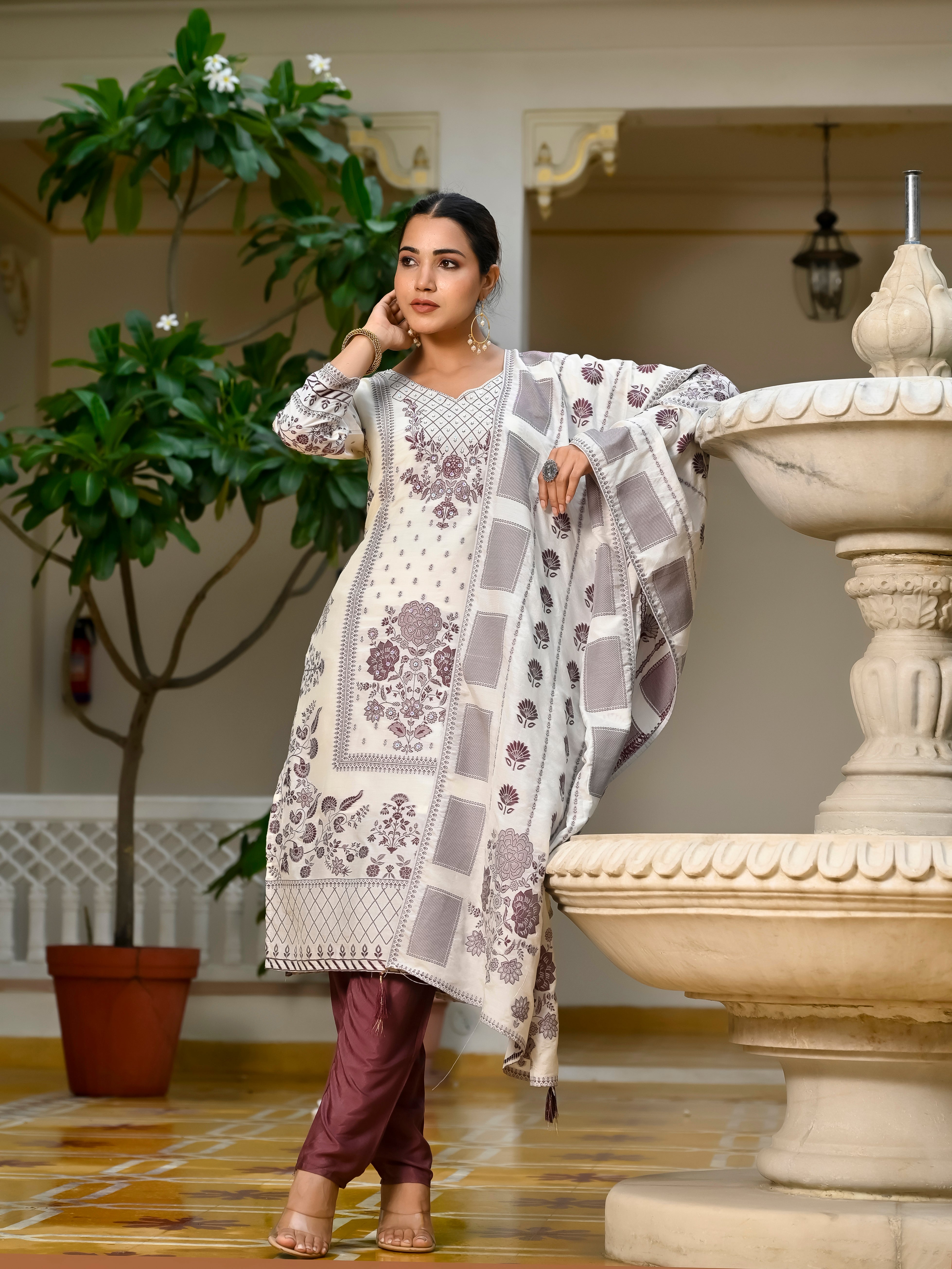 Top Fabric- Viscose Muslin Jequred With Handwork Bottom- Viscose Santton Duptta- Viscose Muslin Jequred Duptta Inner- Cotton