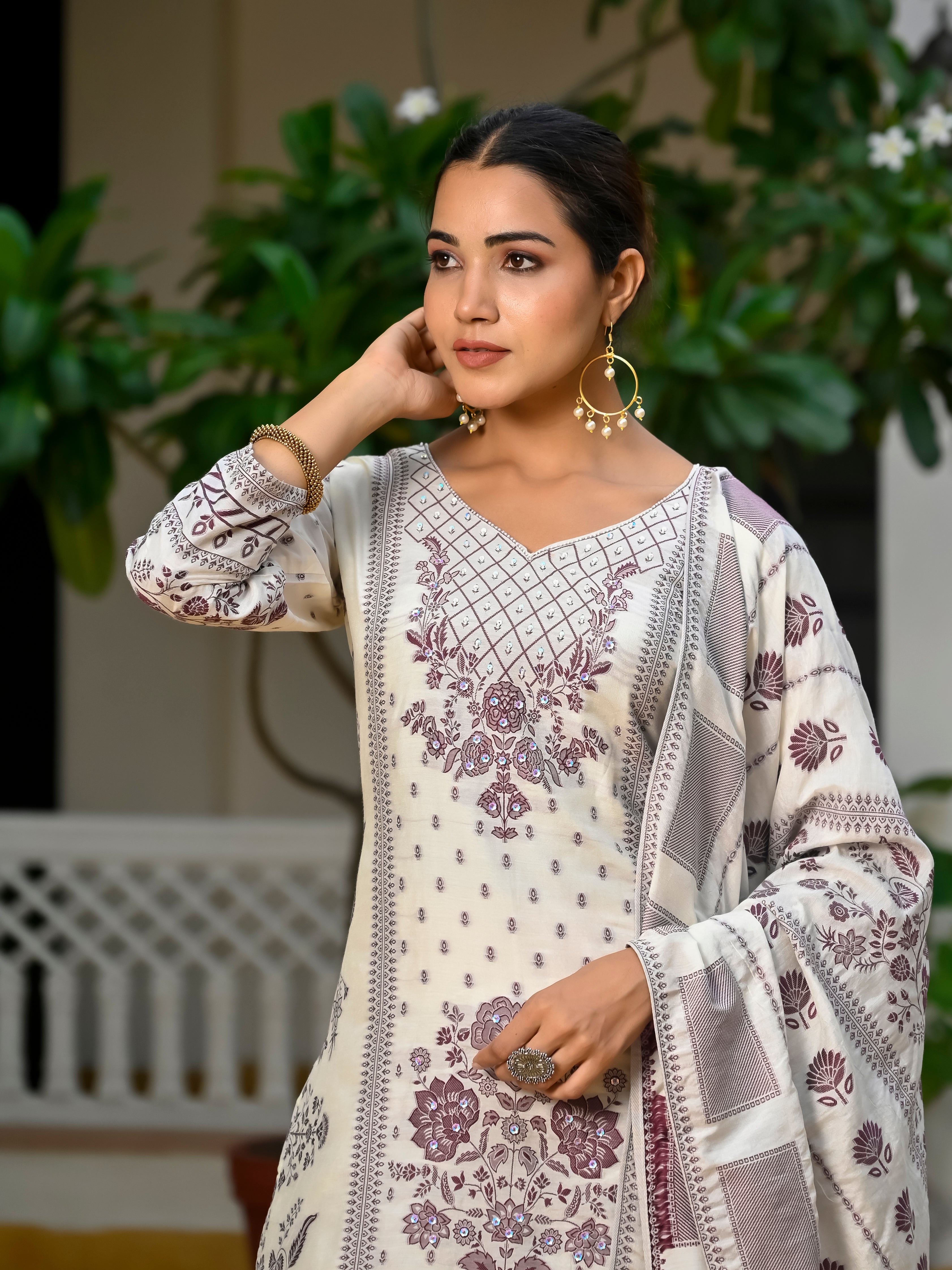 Top Fabric- Viscose Muslin Jequred With Handwork Bottom- Viscose Santton Duptta- Viscose Muslin Jequred Duptta Inner- Cotton